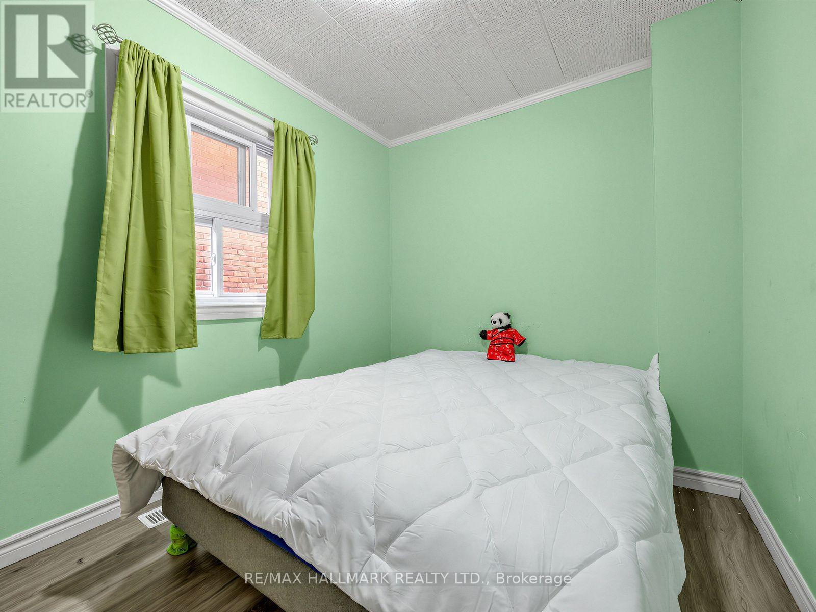 201 Linsmore Crescent, Toronto, Ontario  M4J 4L5 - Photo 17 - E13784746