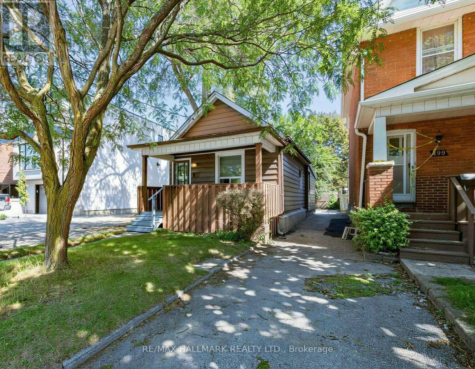 201 Linsmore Crescent, Toronto, Ontario  M4J 4L5 - Photo 2 - E13784746