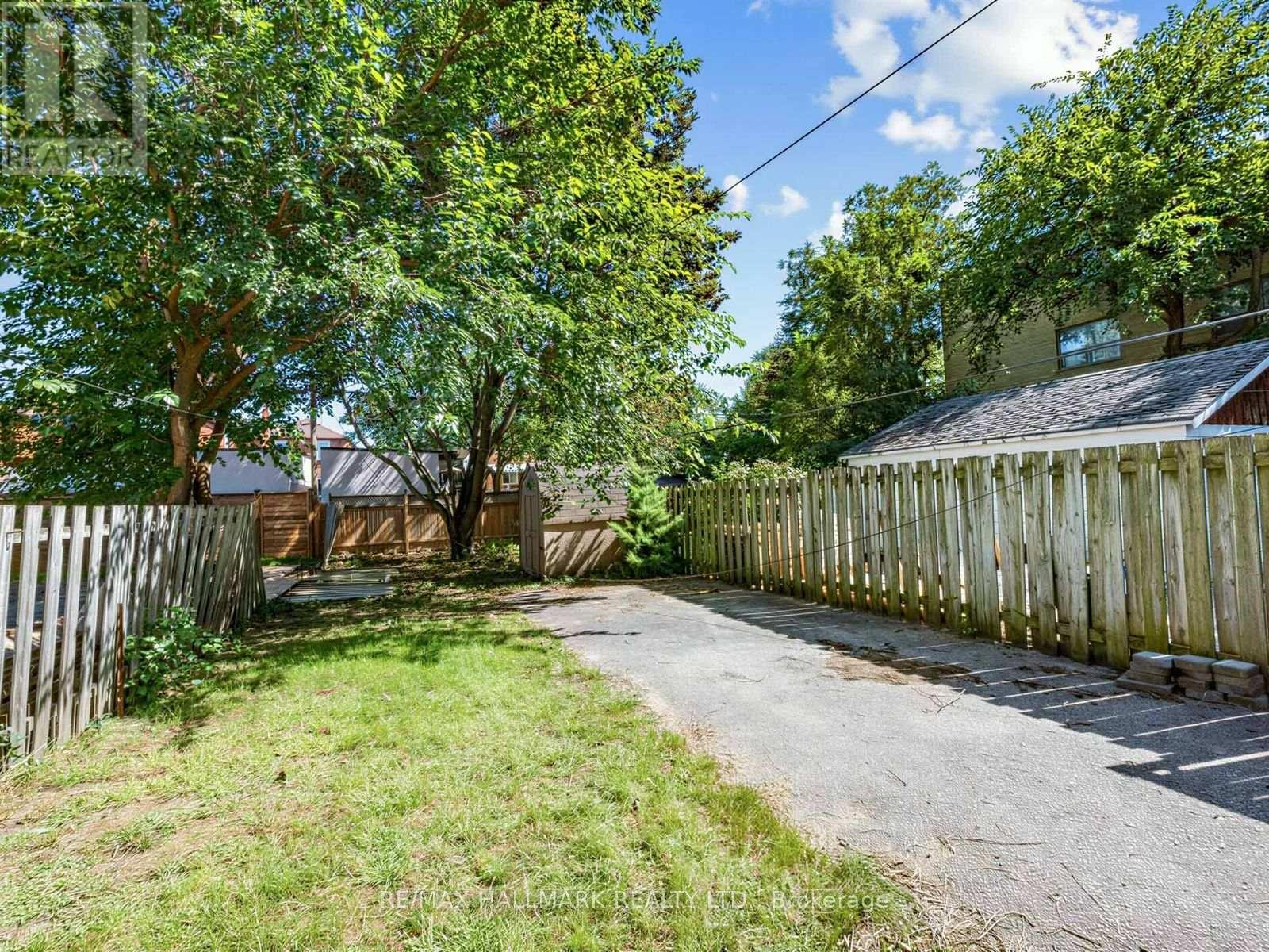 201 Linsmore Crescent, Toronto, Ontario  M4J 4L5 - Photo 23 - E13784746