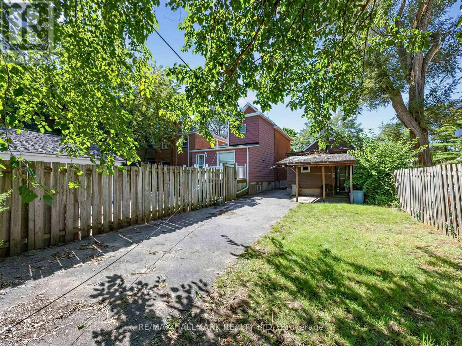 201 Linsmore Crescent, Toronto, Ontario  M4J 4L5 - Photo 24 - E13784746