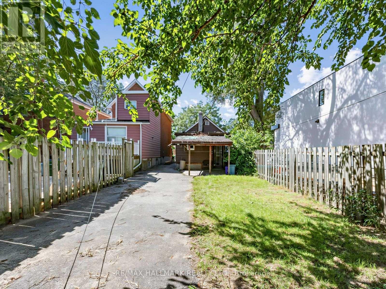 201 Linsmore Crescent, Toronto, Ontario  M4J 4L5 - Photo 25 - E13784746