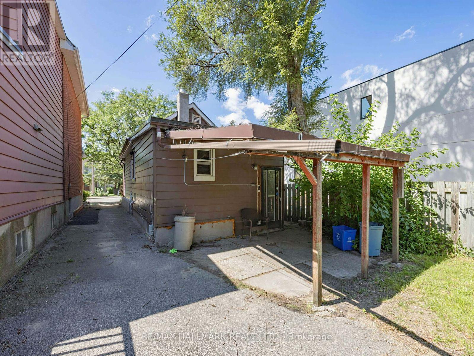 201 Linsmore Crescent, Toronto, Ontario  M4J 4L5 - Photo 27 - E13784746