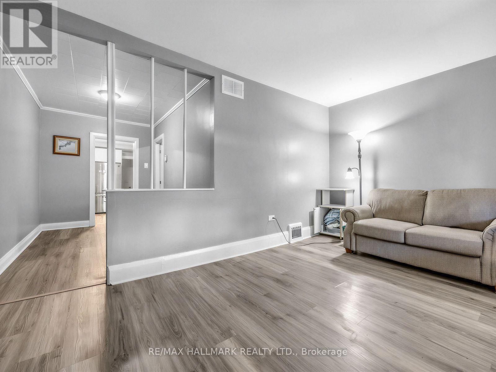 201 Linsmore Crescent, Toronto, Ontario  M4J 4L5 - Photo 8 - E13784746