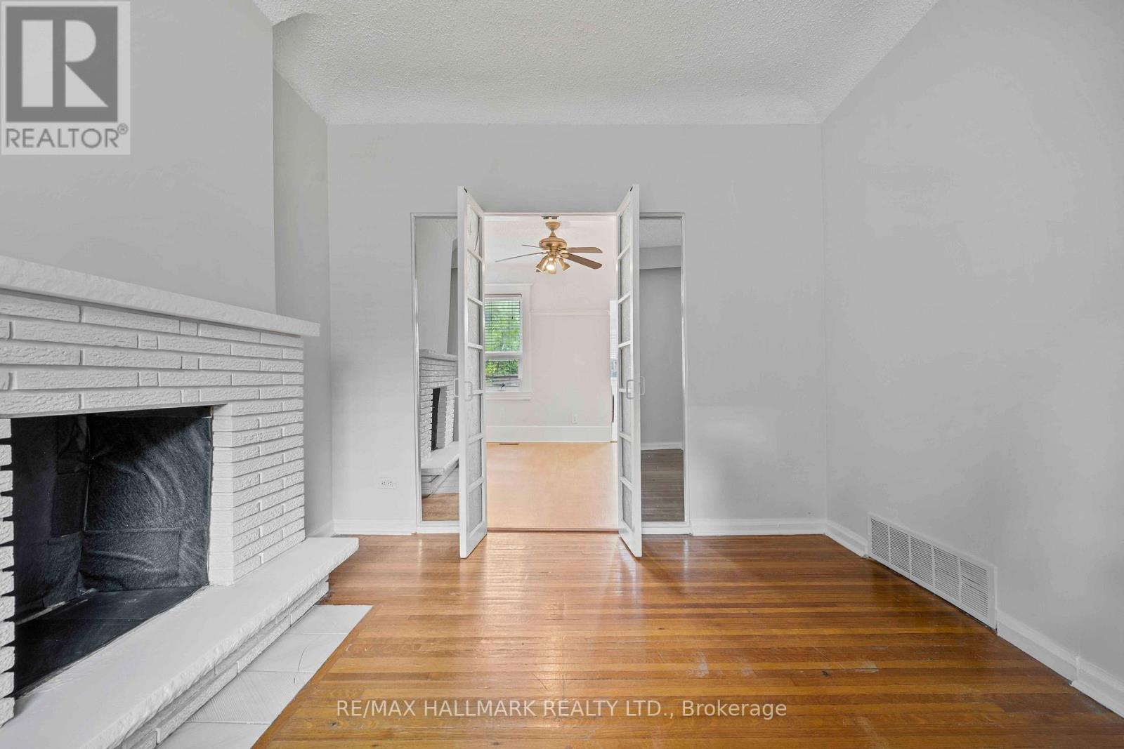 Main Floor - 806 Logan Avenue, Toronto, Ontario  M4K 3E1 - Photo 11 - E13784766