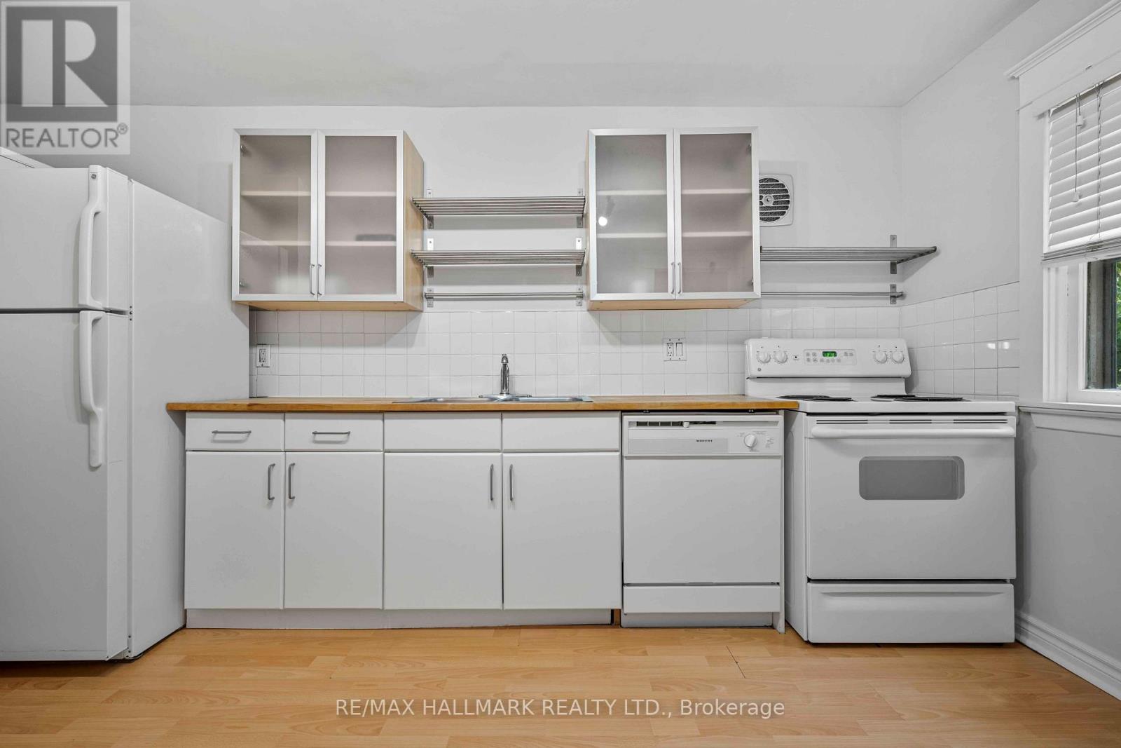 Main Floor - 806 Logan Avenue, Toronto, Ontario  M4K 3E1 - Photo 19 - E13784766