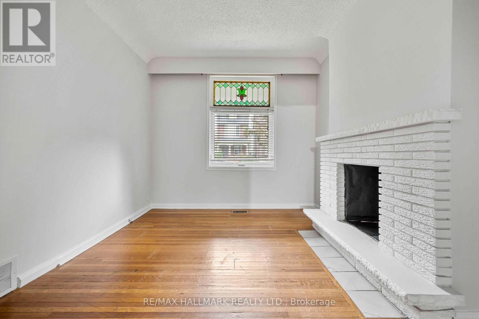 Main Floor - 806 Logan Avenue, Toronto, Ontario  M4K 3E1 - Photo 9 - E13784766