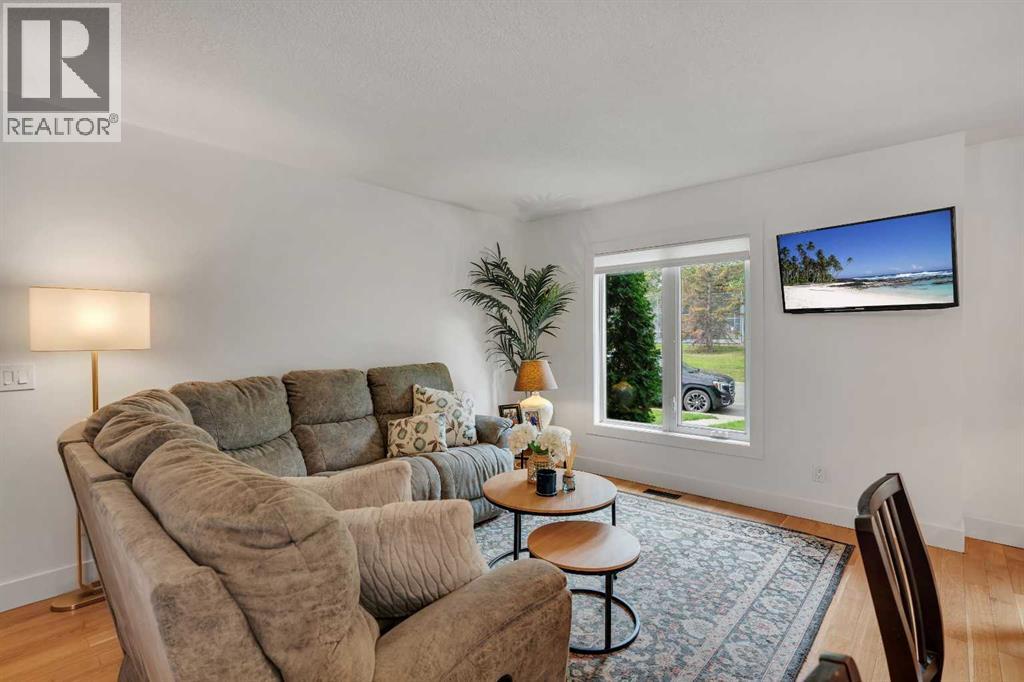 95 Shawglen Rise SW, Calgary, Alberta  T2Y 1Z2 - Photo 12 - A2342081
