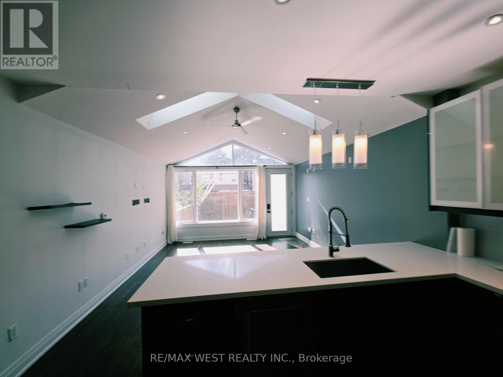 1 - 64 Galt Avenue, Toronto, Ontario  M4M 2Z1 - Photo 12 - E13781122
