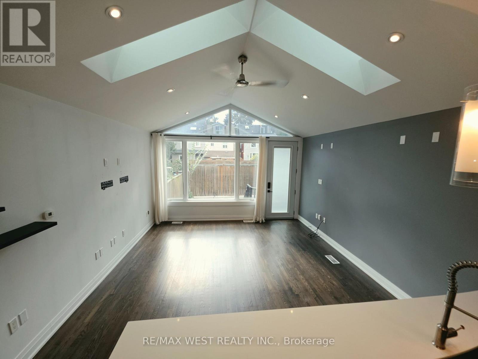1 - 64 Galt Avenue, Toronto, Ontario  M4M 2Z1 - Photo 14 - E13781122