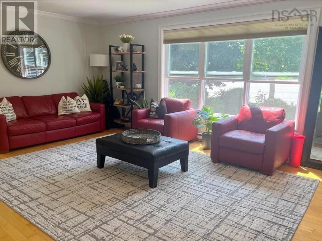 71 Douglas Drive photo 2