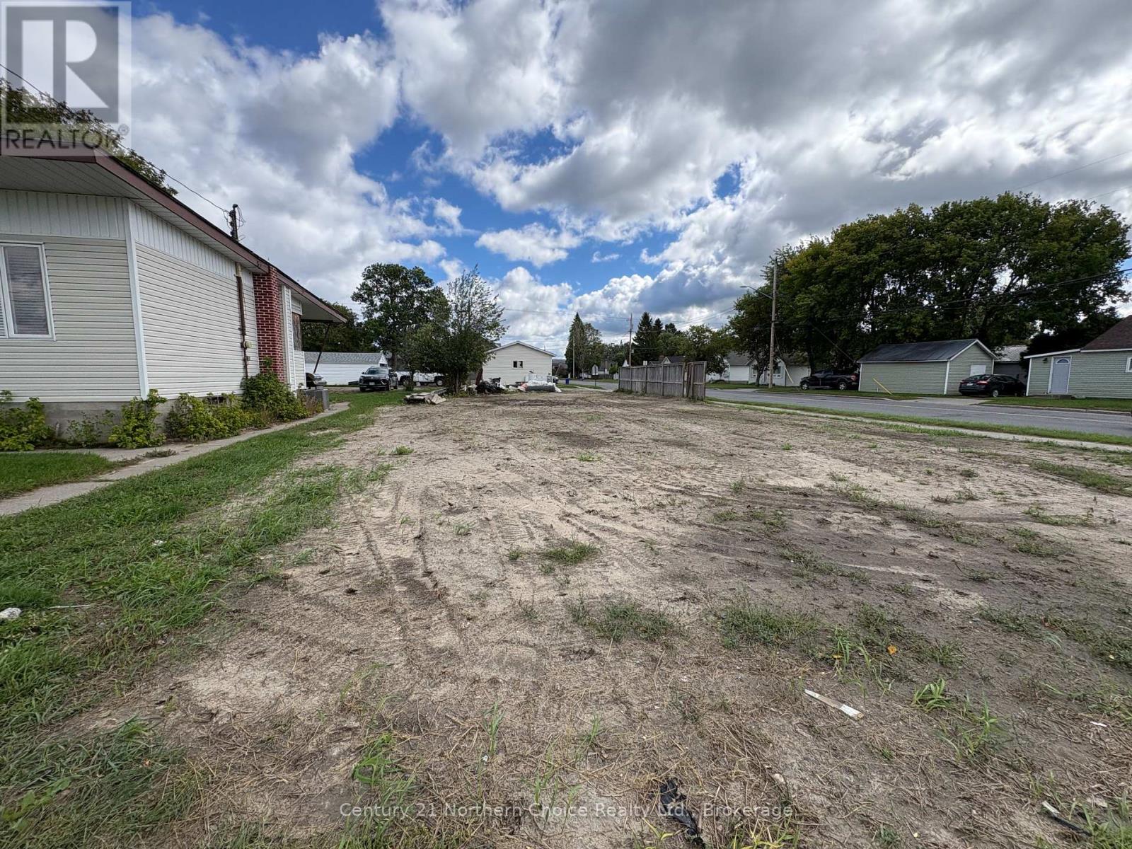 700 Crowe Avenue, Fort Frances, Ontario  P9A 2L6 - Photo 2 - X13594892