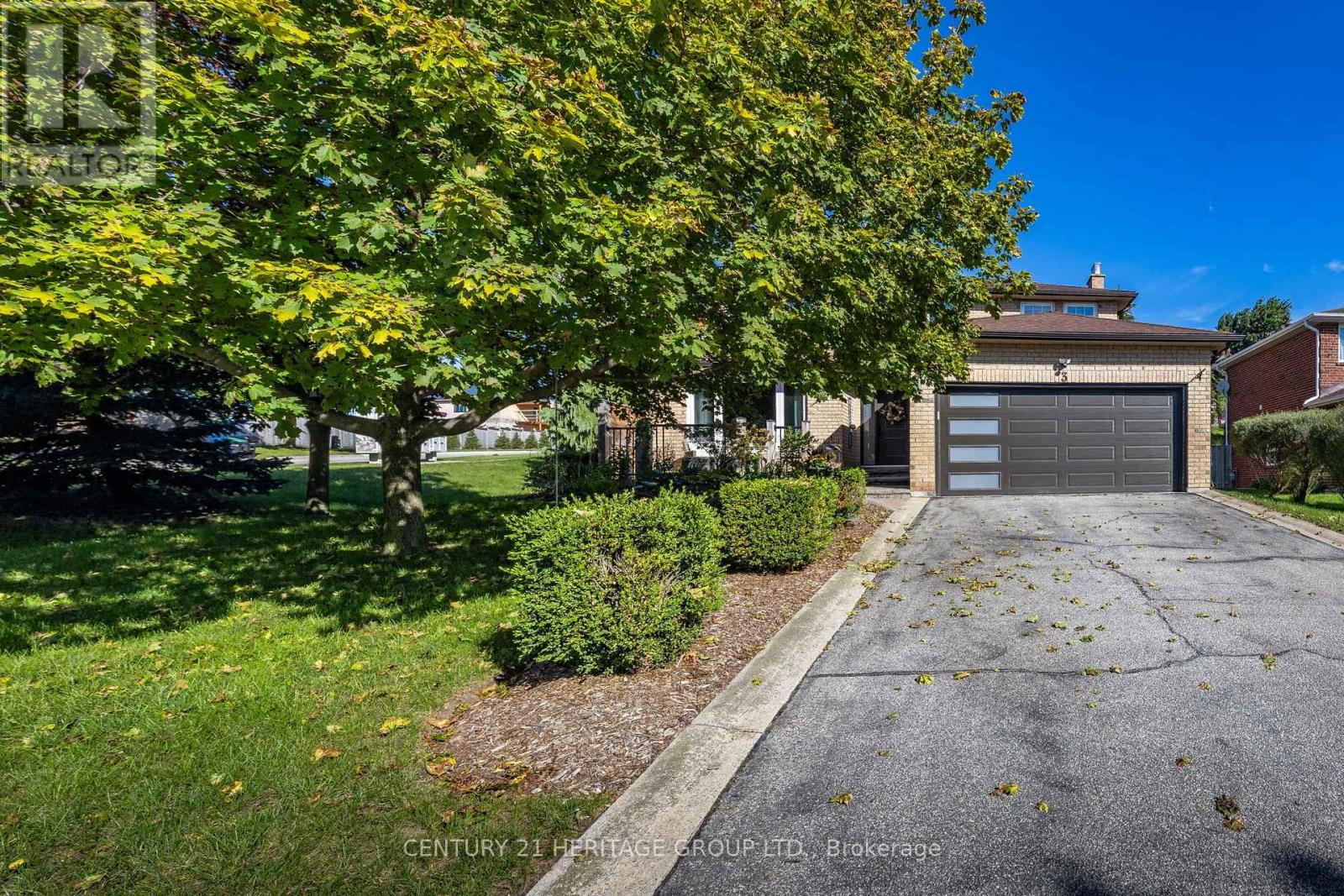 3 Royal Court, Bradford West Gwillimbury (Bradford), Ontario  L3Z 2P5 - Photo 2 - N13784716