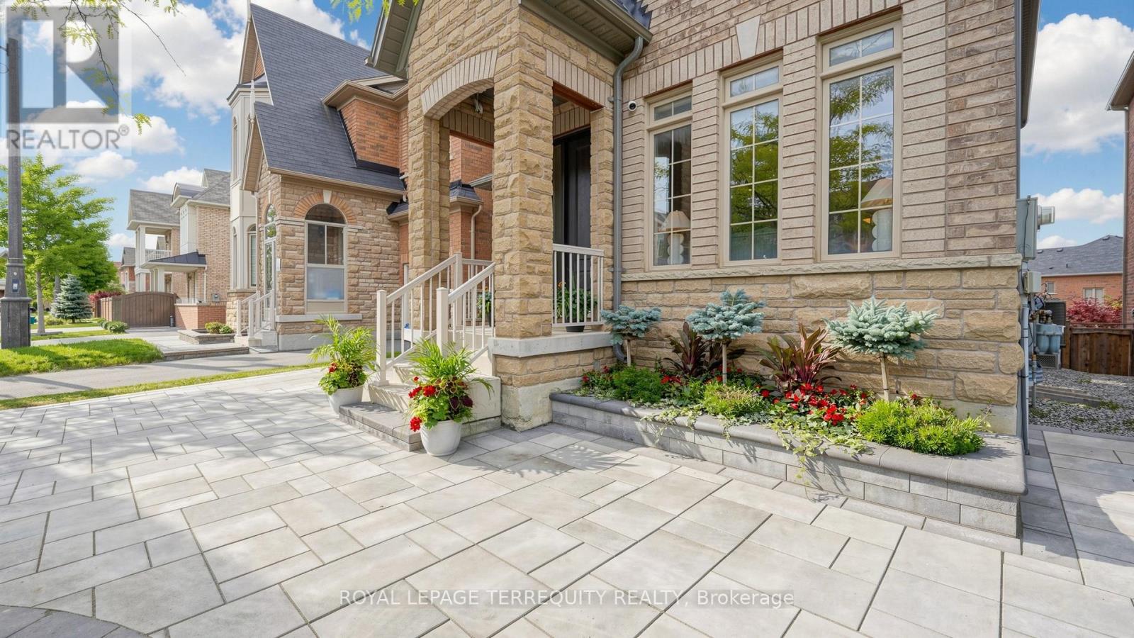 73 Manila Avenue, Markham, Ontario  L6C 0R7 - Photo 5 - N13784734