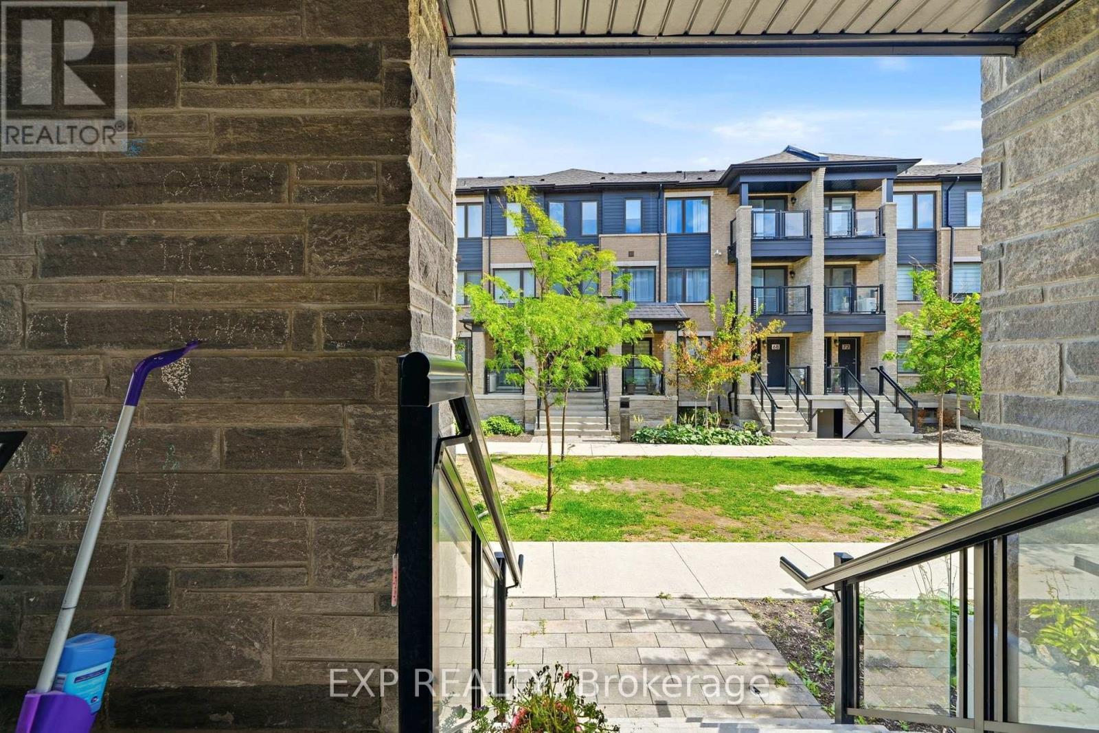 21 Magnolia Lane, Barrie (Innis-Shore), Ontario  L9J 0N9 - Photo 4 - S13784700