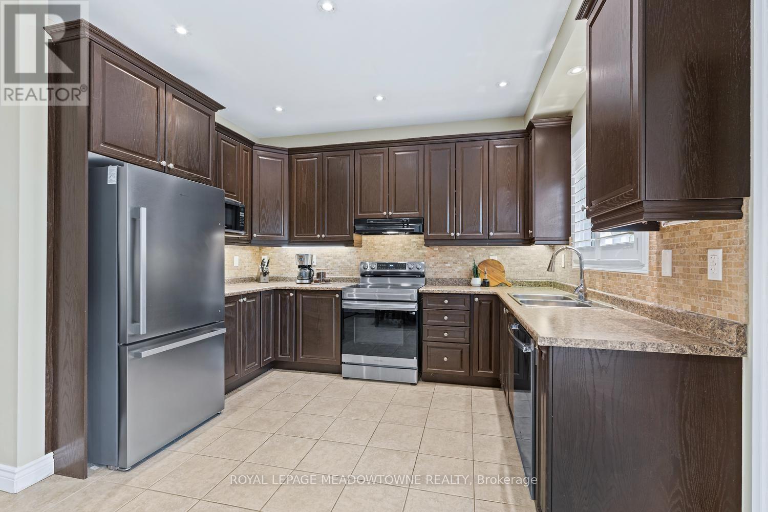 19 Goldham Way, Halton Hills, Ontario  L7G 0B2 - Photo 16 - W13784600