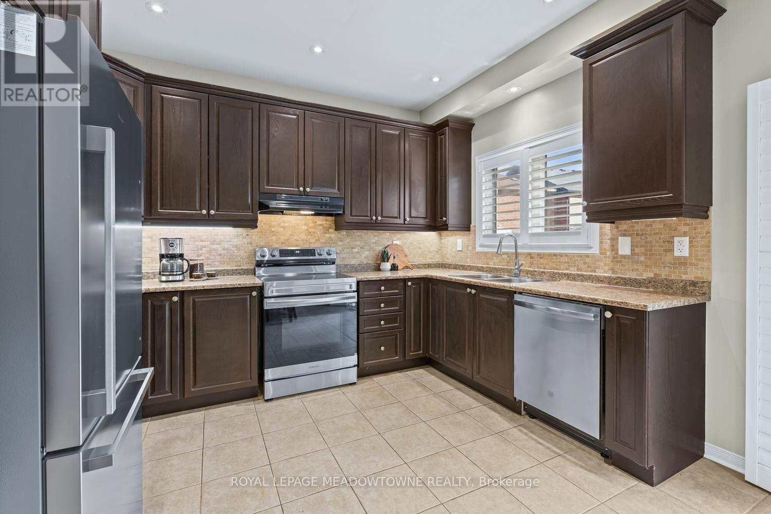 19 Goldham Way, Halton Hills, Ontario  L7G 0B2 - Photo 17 - W13784600