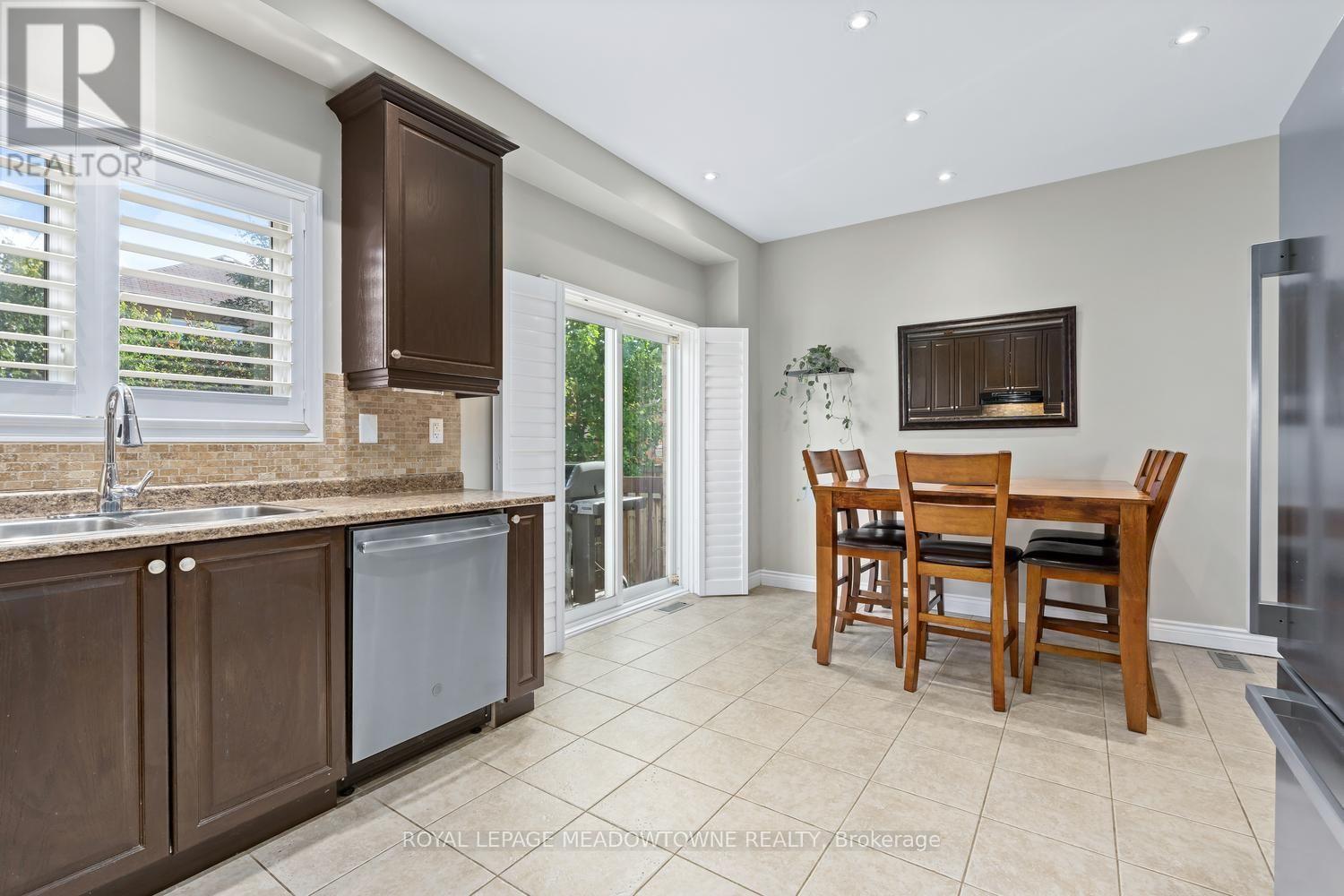 19 Goldham Way, Halton Hills, Ontario  L7G 0B2 - Photo 18 - W13784600