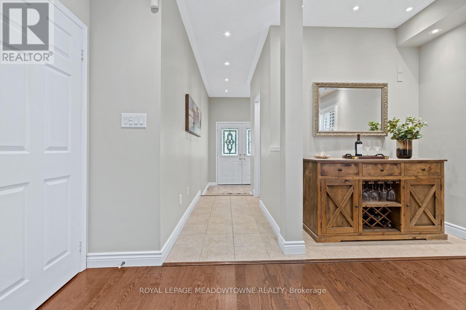 19 Goldham Way, Halton Hills, Ontario  L7G 0B2 - Photo 6 - W13784600