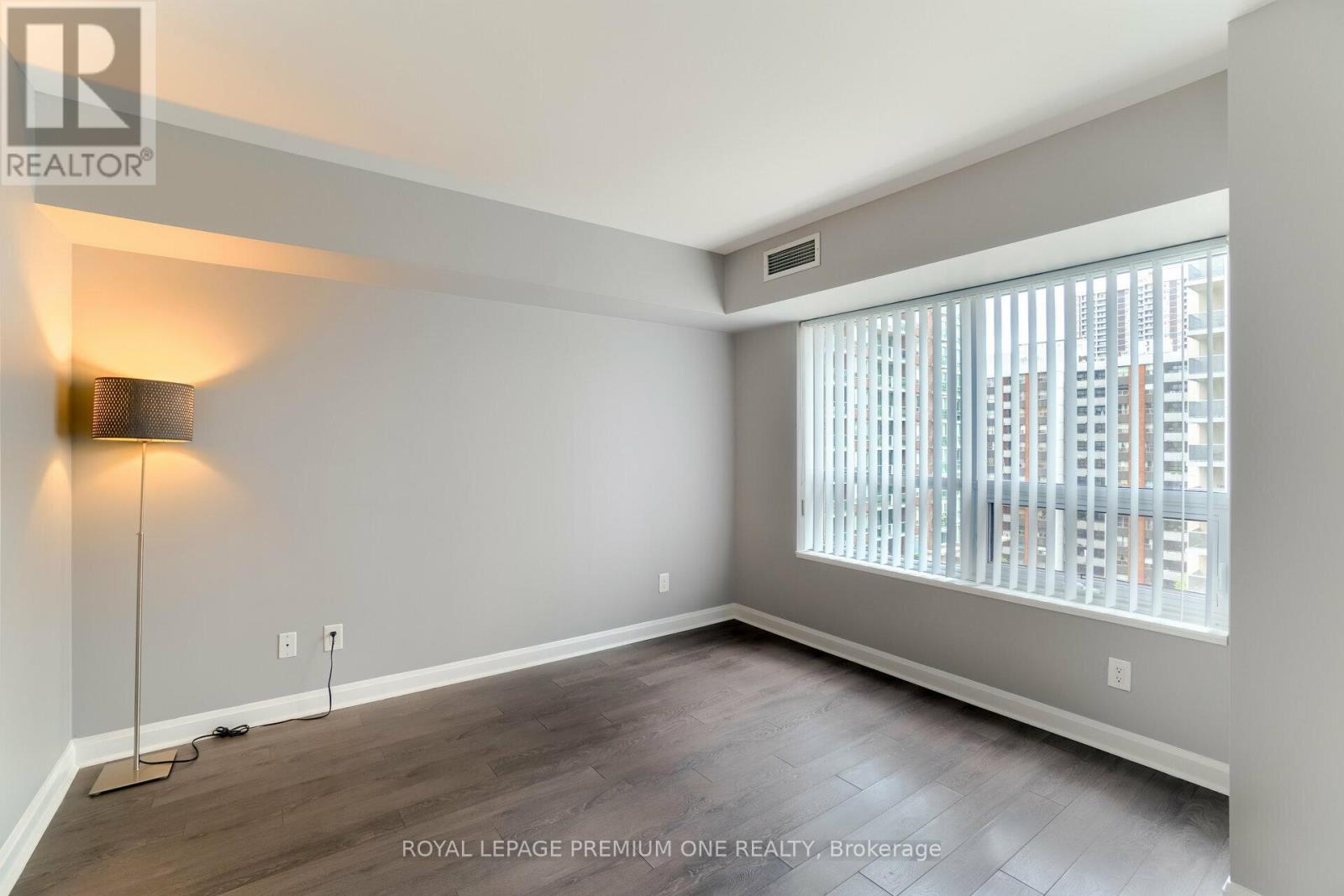 911 - 1 Michael Power Place, Toronto (Islington-City Centre West), Ontario  M9A 0A1 - Photo 10 - W13784658