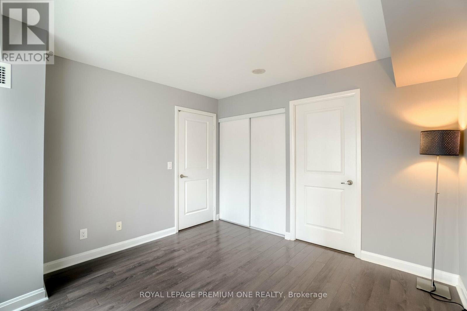 911 - 1 Michael Power Place, Toronto (Islington-City Centre West), Ontario  M9A 0A1 - Photo 12 - W13784658