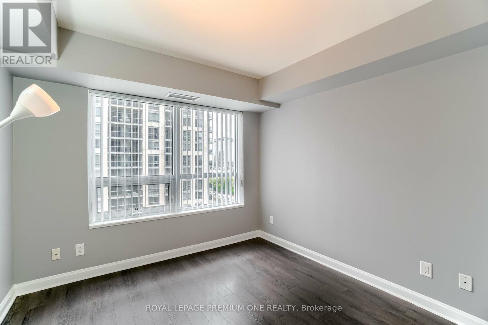 911 - 1 Michael Power Place, Toronto (Islington-City Centre West), Ontario  M9A 0A1 - Photo 14 - W13784658