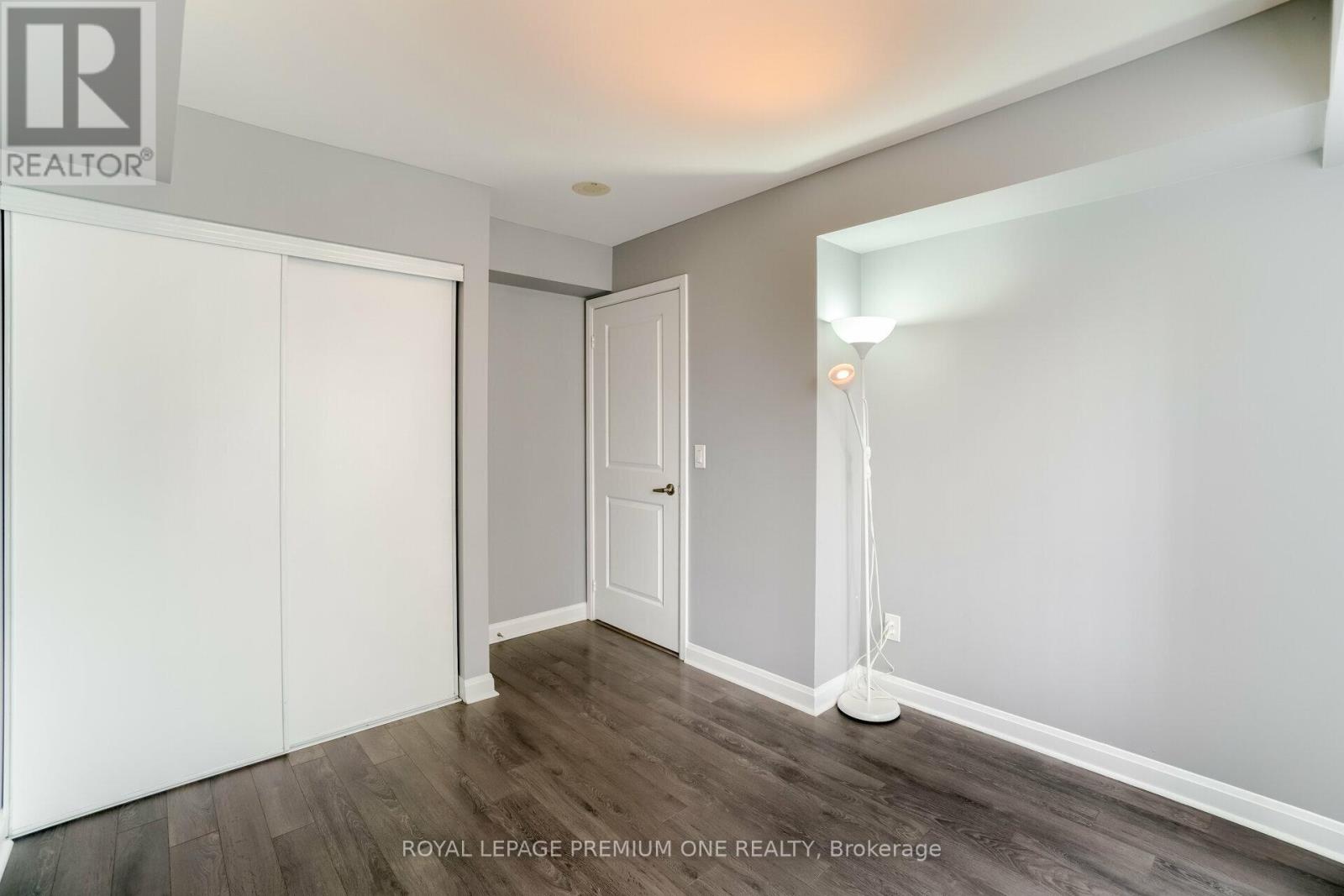 911 - 1 Michael Power Place, Toronto (Islington-City Centre West), Ontario  M9A 0A1 - Photo 15 - W13784658