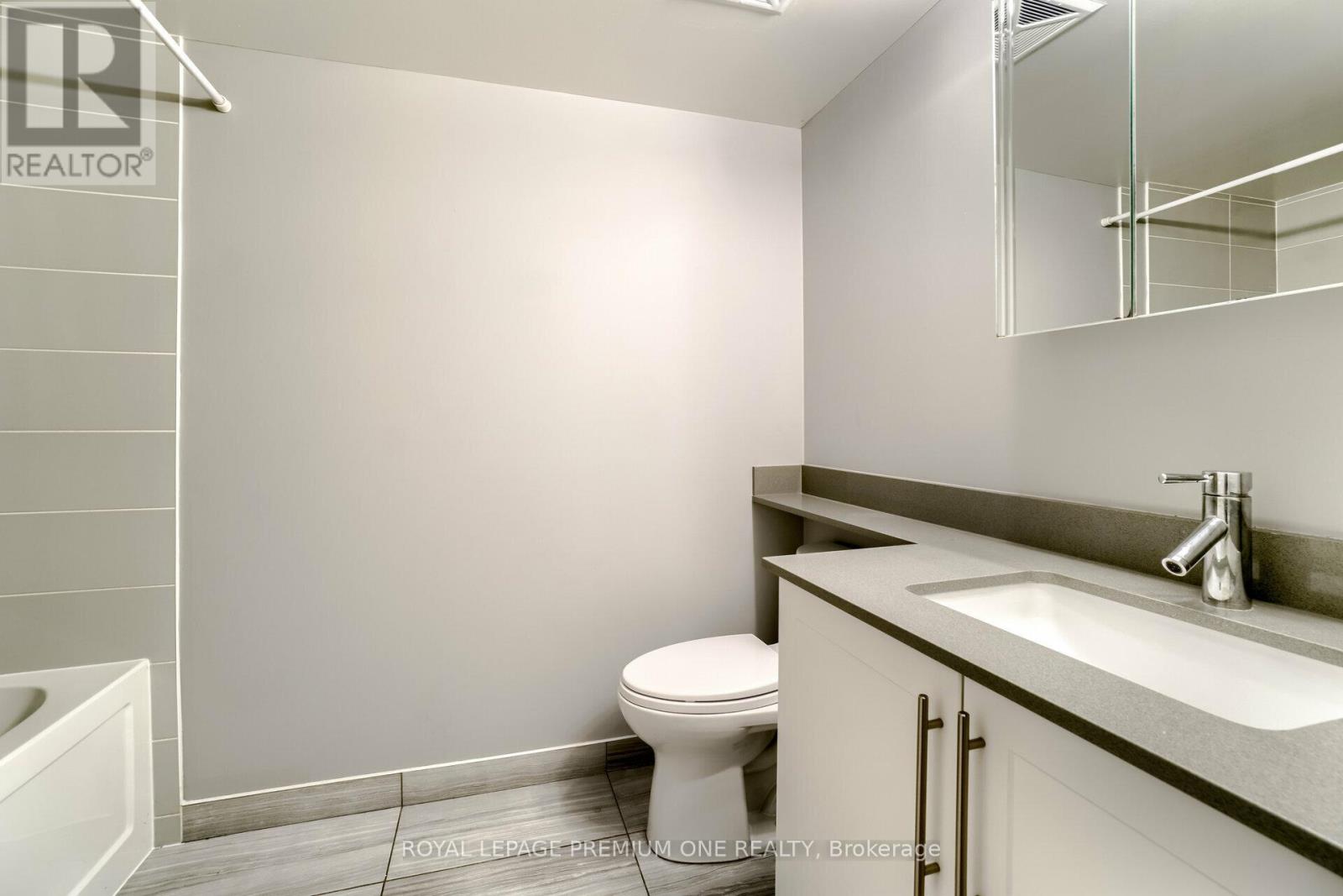 911 - 1 Michael Power Place, Toronto (Islington-City Centre West), Ontario  M9A 0A1 - Photo 16 - W13784658