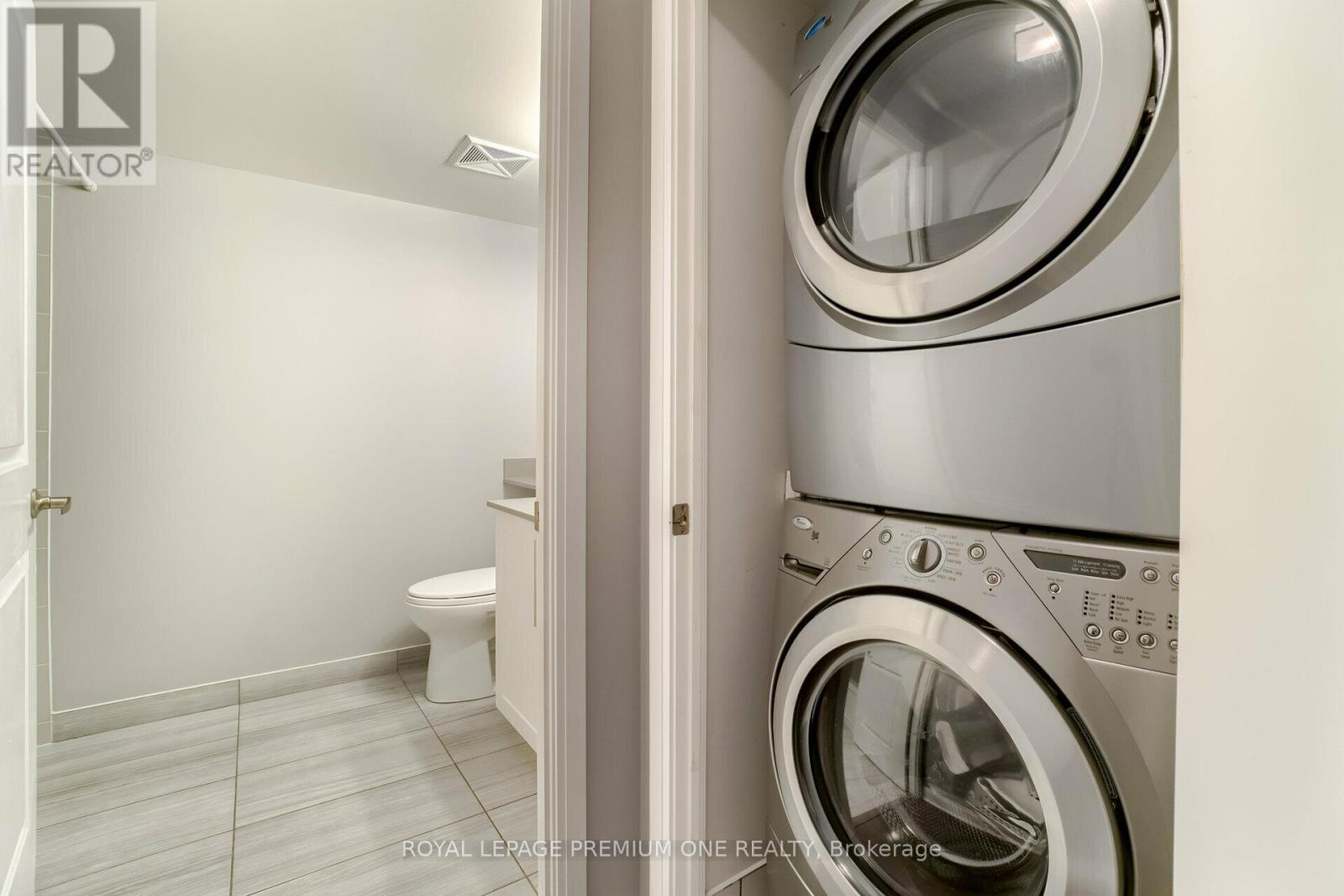 911 - 1 Michael Power Place, Toronto (Islington-City Centre West), Ontario  M9A 0A1 - Photo 17 - W13784658