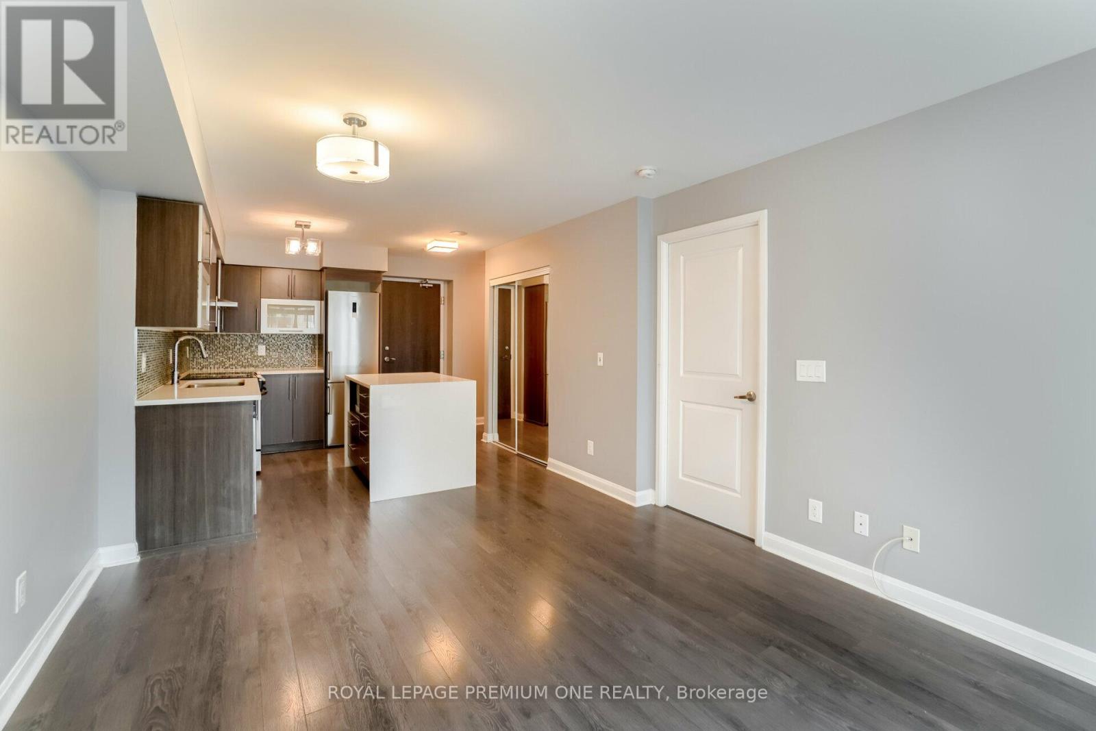 911 - 1 Michael Power Place, Toronto (Islington-City Centre West), Ontario  M9A 0A1 - Photo 9 - W13784658