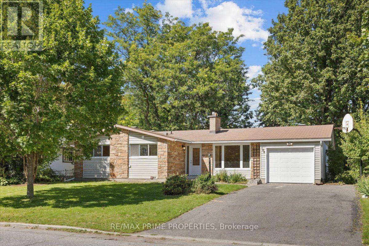 104 QUEENSLINE DRIVE, Ottawa, Ontario