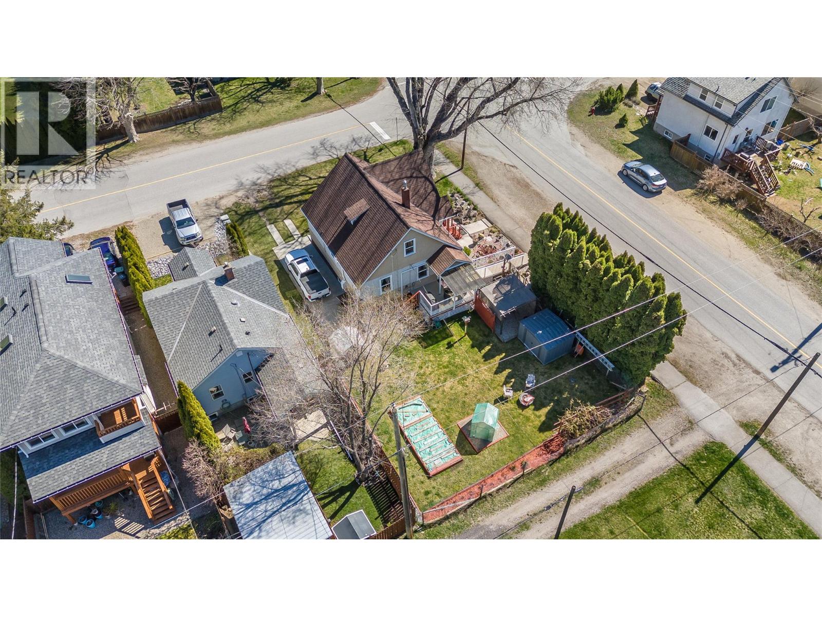 701 4th Street, Castlegar, British Columbia  V1N 2B7 - Photo 3 - 10383175
