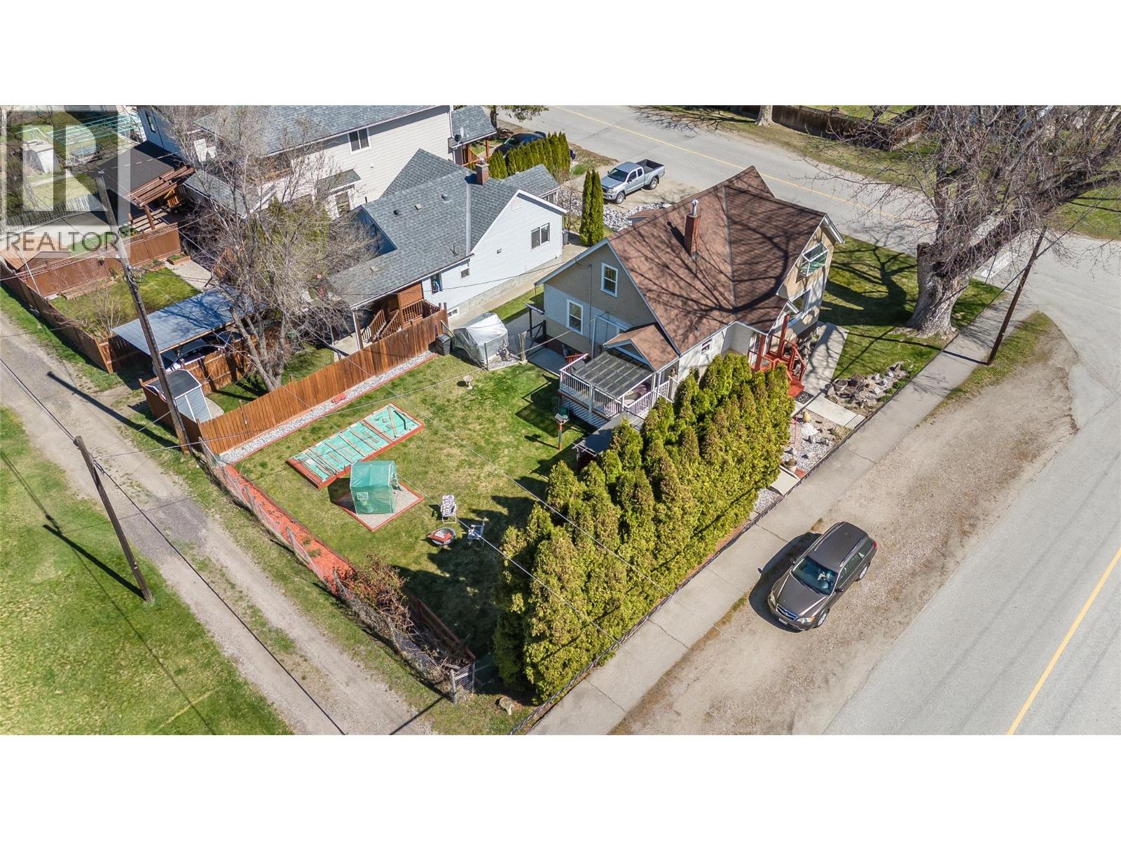 701 4th Street, Castlegar, British Columbia  V1N 2B7 - Photo 2 - 10383175