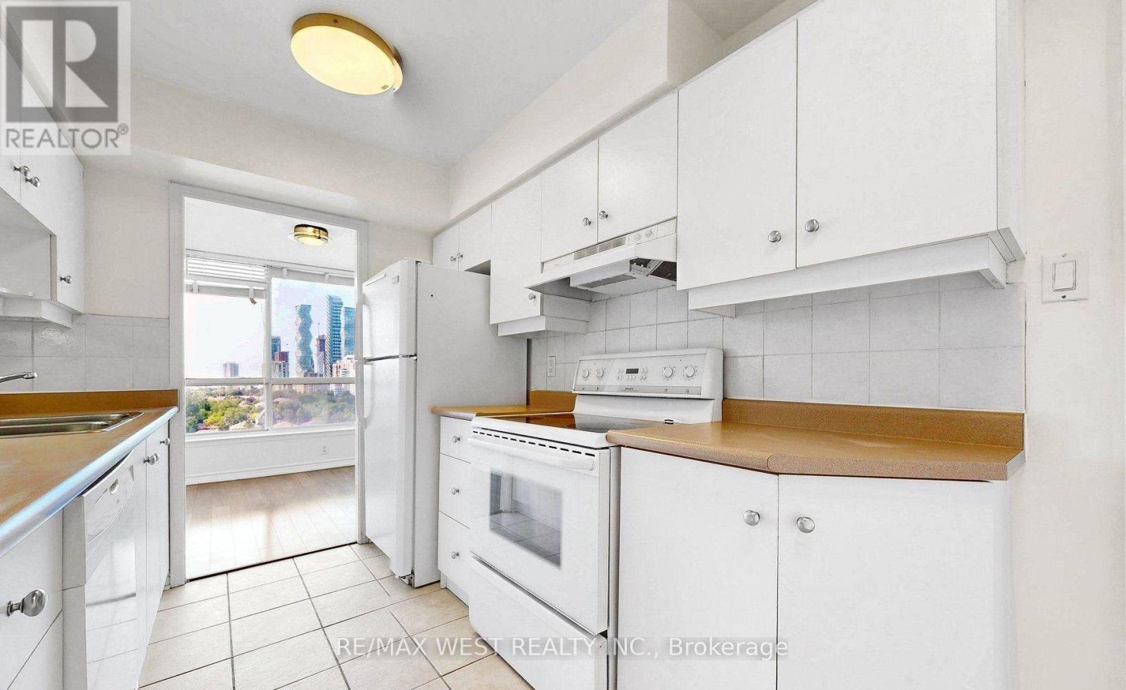 1801 - 55 Elm Drive W, Mississauga, Ontario  L5B 3Z3 - Photo 12 - W13784192