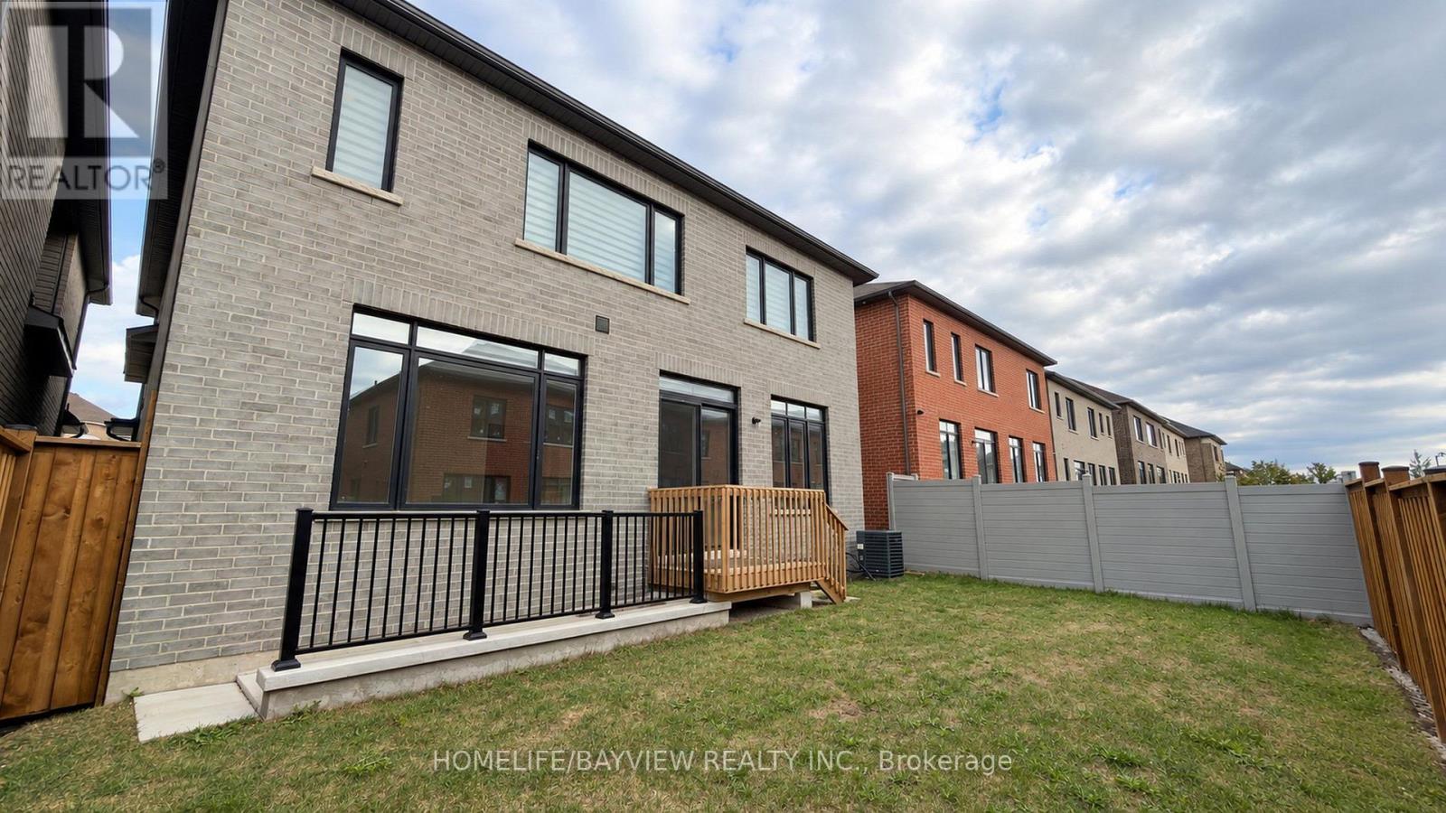 105 Halldorson Avenue, Aurora, Ontario  L4G 7B6 - Photo 30 - N13784446