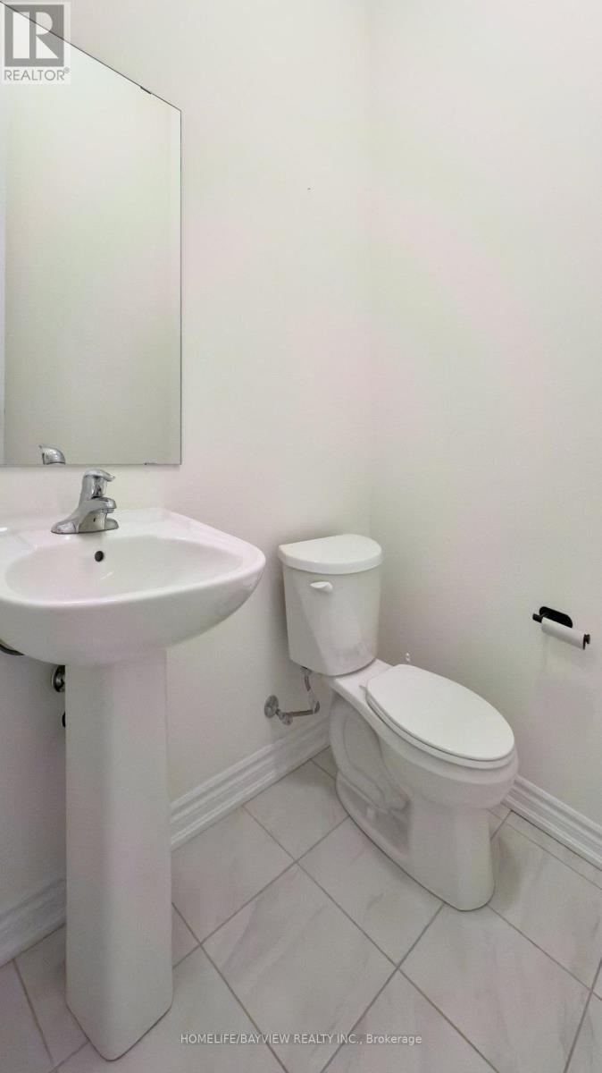 105 Halldorson Avenue, Aurora, Ontario  L4G 7B6 - Photo 12 - N13784446
