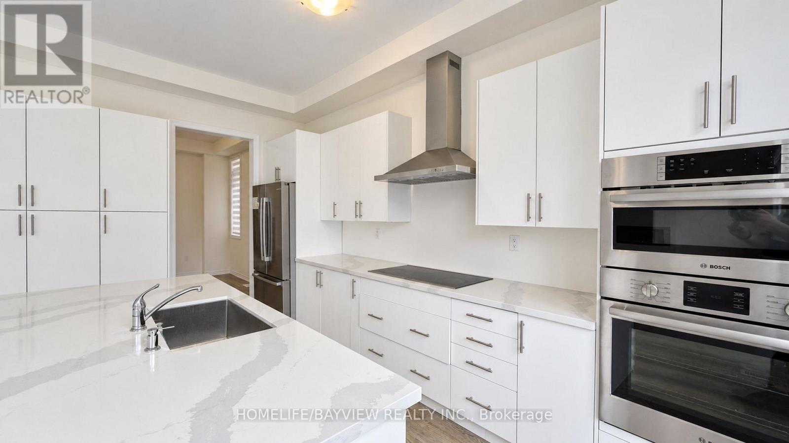 105 Halldorson Avenue, Aurora, Ontario  L4G 7B6 - Photo 6 - N13784446