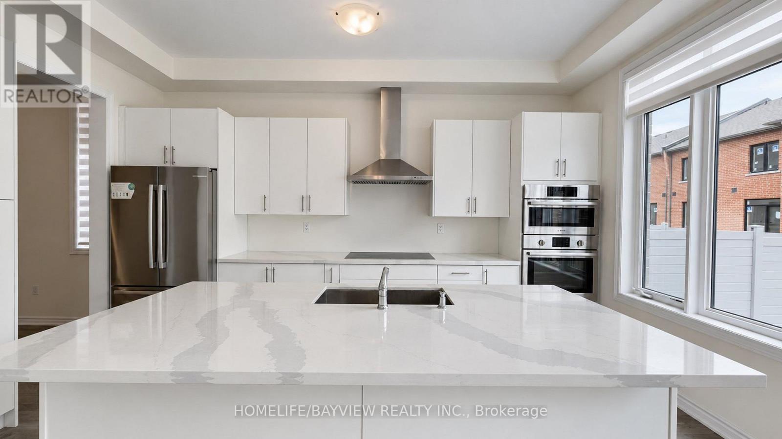 105 Halldorson Avenue, Aurora, Ontario  L4G 7B6 - Photo 8 - N13784446