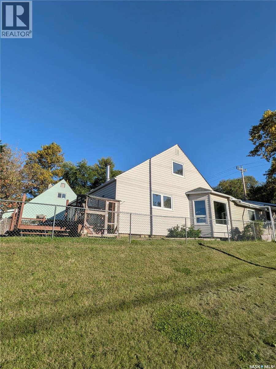 501 19th Street E, Prince Albert, Saskatchewan  S6V 1K3 - Photo 1 - SK048411
