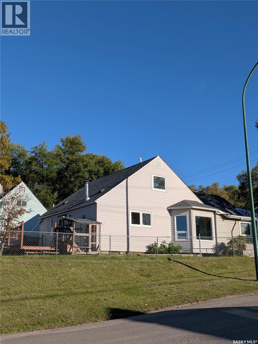 501 19th Street E, Prince Albert, Saskatchewan  S6V 1K3 - Photo 2 - SK048411