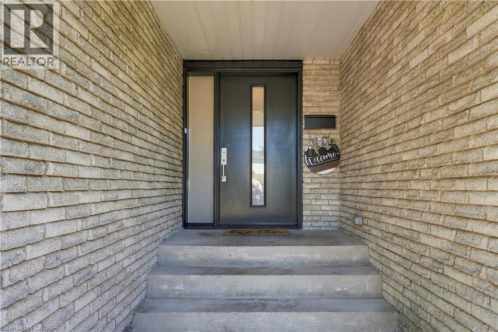 2390 Sinclair Circle, Burlington, Ontario  L7P 3C3 - Photo 3 - 40863224