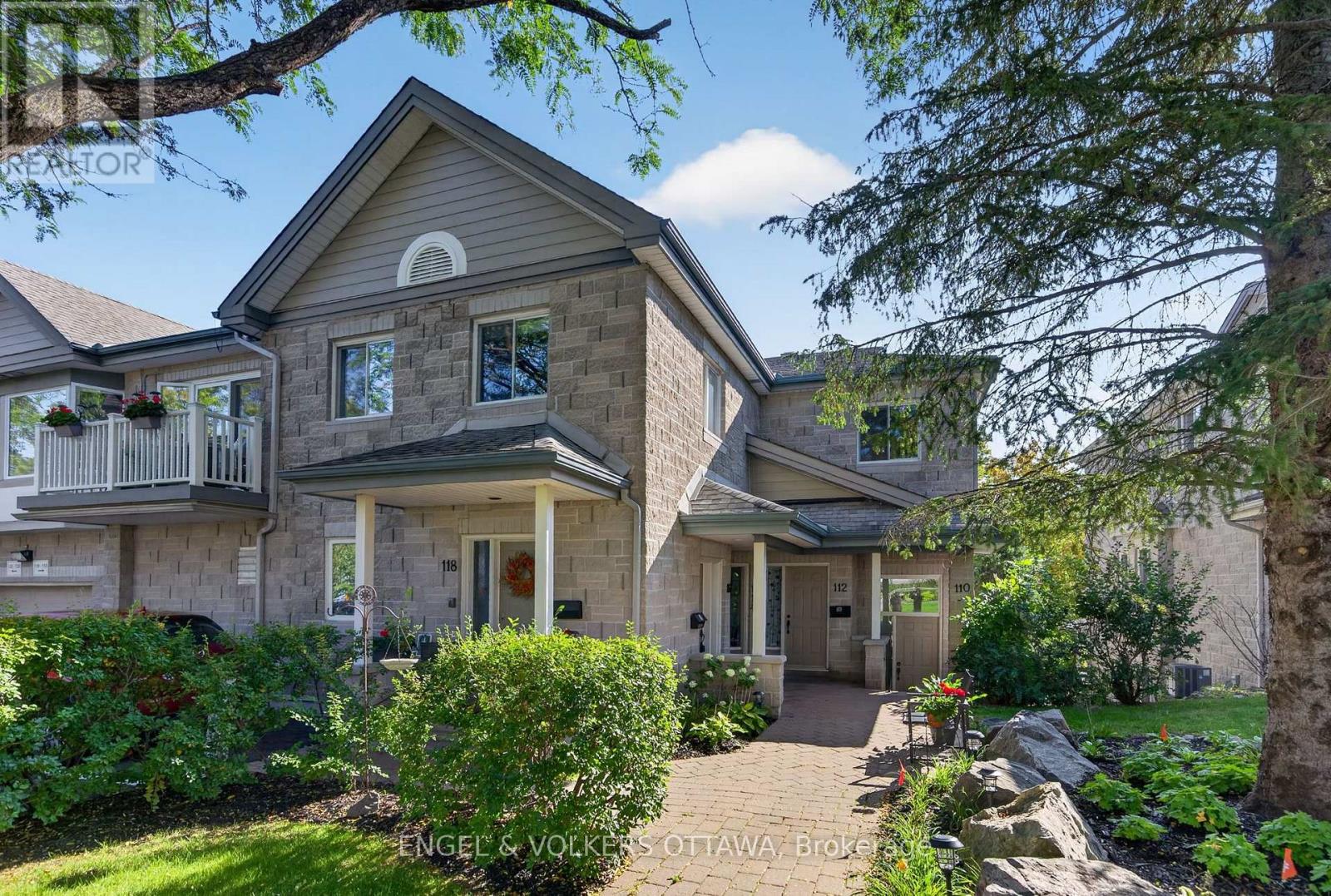 116 ROBSON COURT, Ottawa, Ontario