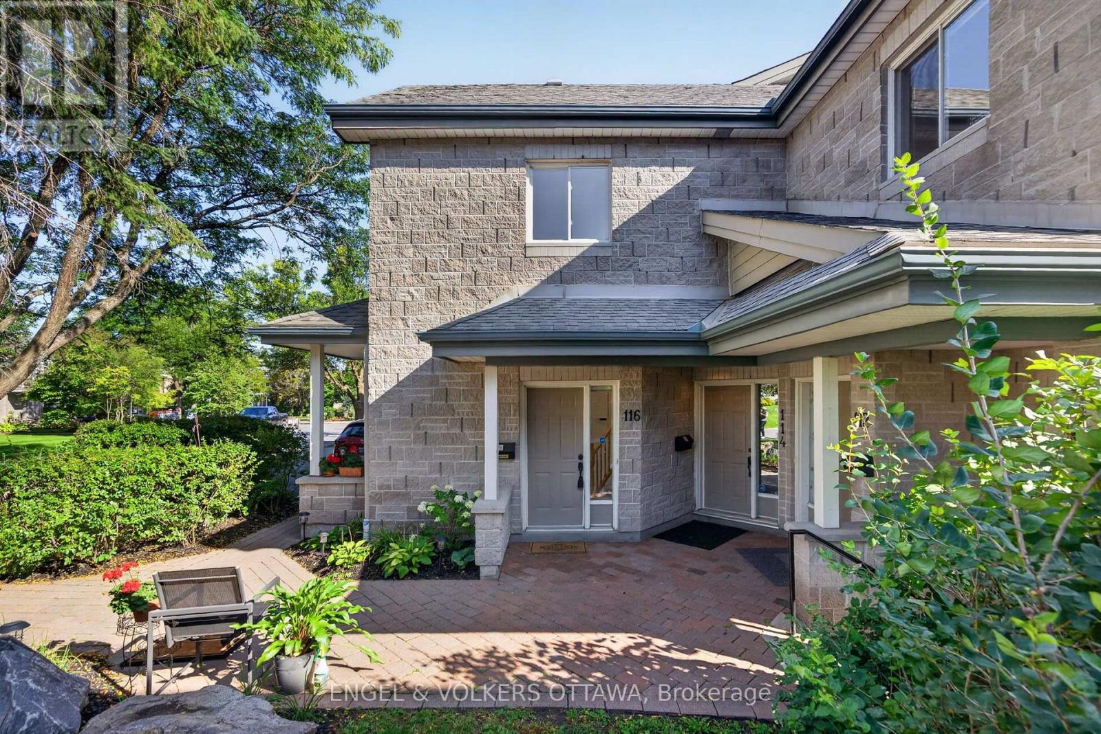 116 Robson Court, Ottawa, Ontario K2K 2W1 - Photo 2 - X13784850