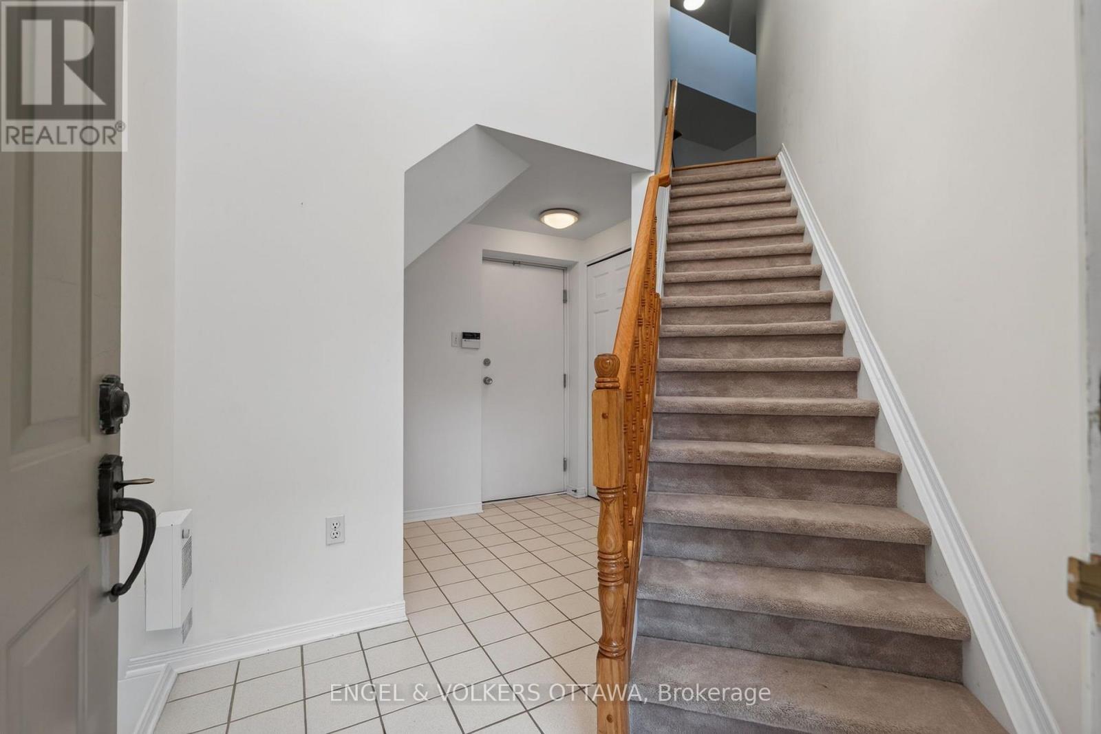 116 Robson Court, Ottawa, Ontario K2K 2W1 - Photo 3 - X13784850
