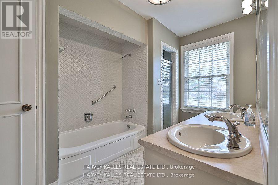 38 Fifeshire Road, Toronto (St. Andrew-Windfields), Ontario  M2L 2G6 - Photo 21 - C13784786