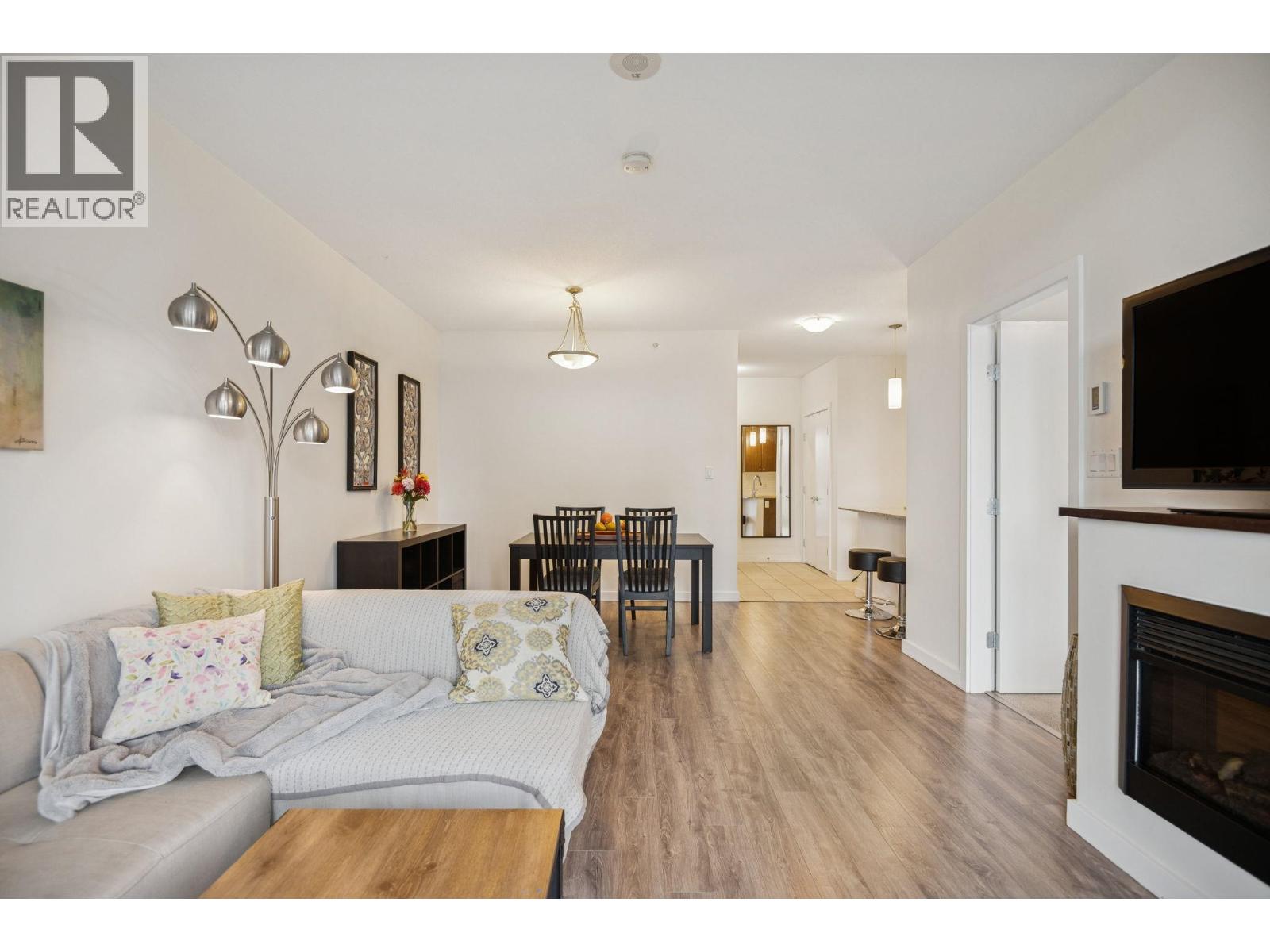 1407 280 Ross Drive, New Westminster, British Columbia  V3L 0C2 - Photo 4 - R3165486