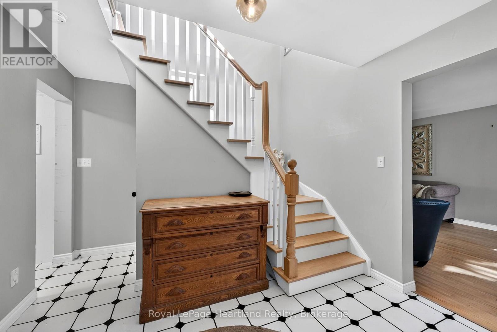 29 Kay Street, Stratford, Ontario N5A 7R7 - Photo 6 - X13784914
