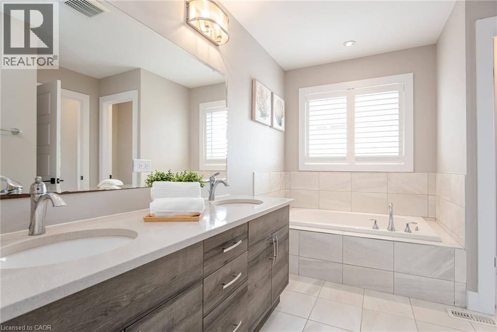 573 Mayapple Street, Waterloo, Ontario  N2V 0G2 - Photo 37 - 40857311