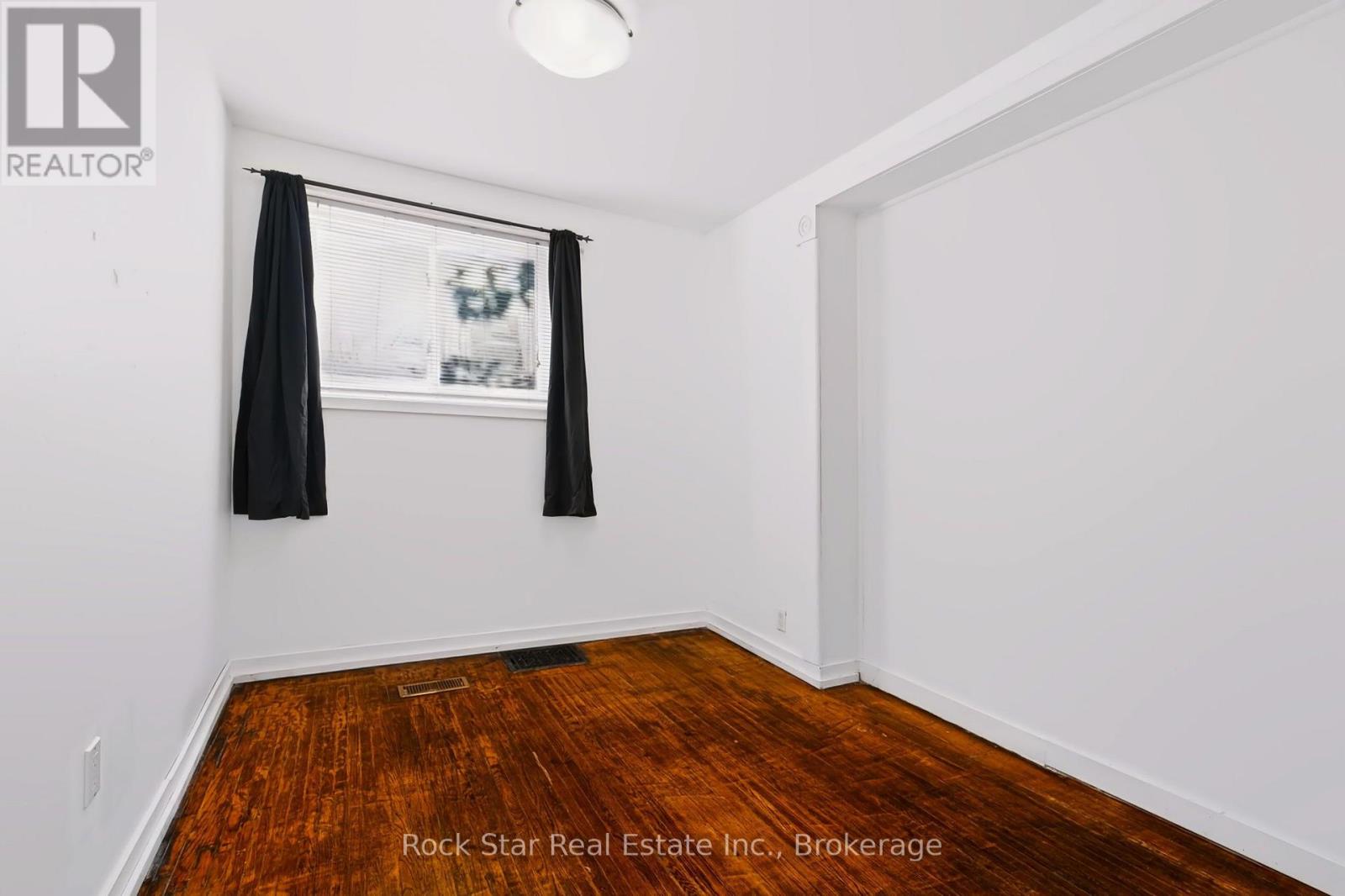 22 RICH AVENUE photo 20
