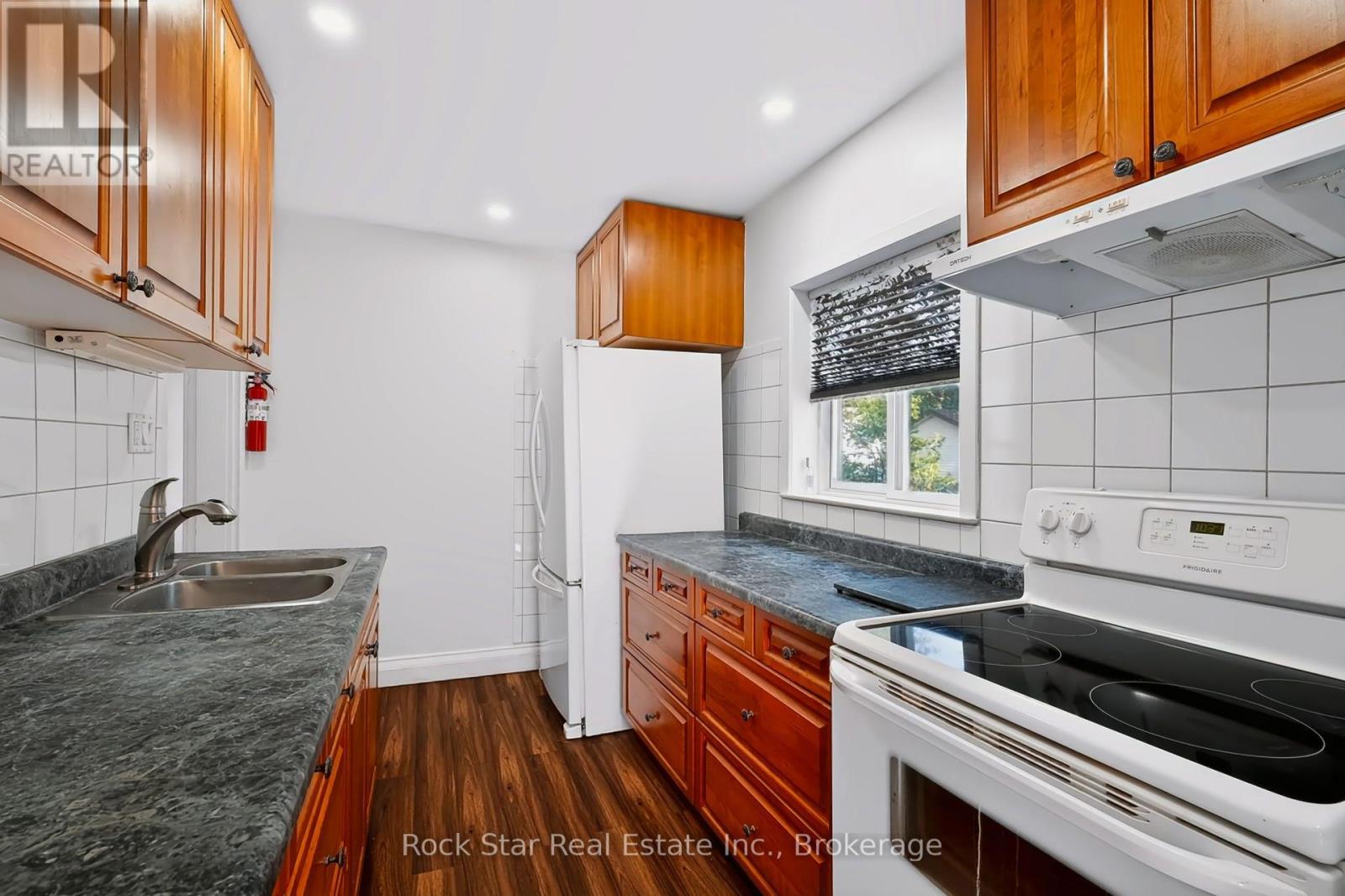 22 RICH AVENUE photo 15