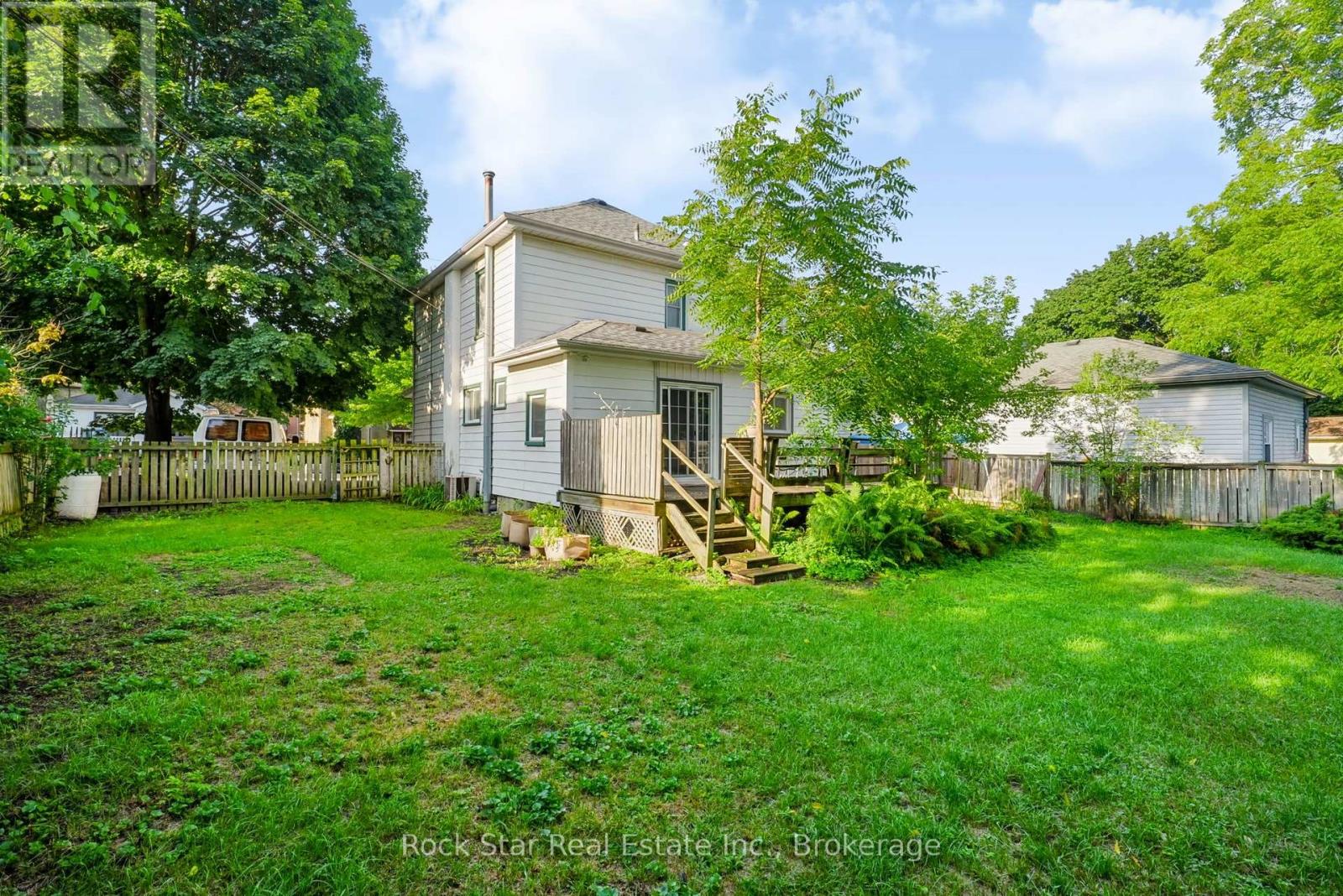 22 RICH AVENUE photo 38